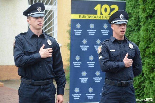 У Луцьку поліцейські отримали нові погони і звання. ФОТО