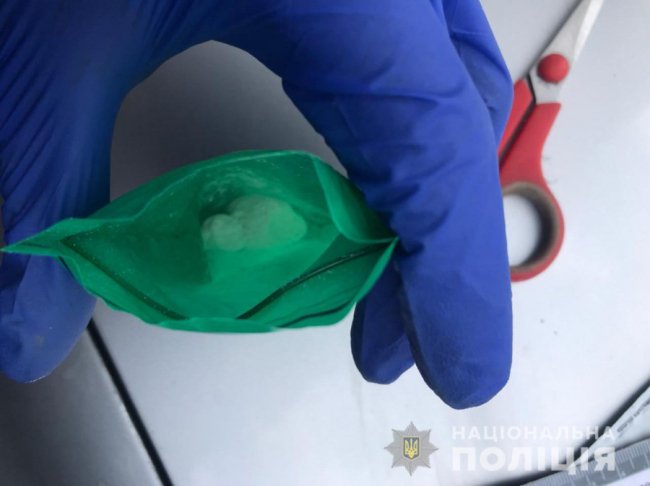 Отримав посилку з амфетаміном: у Луцьку «на гарячому» спіймали чоловіка з наркотиками