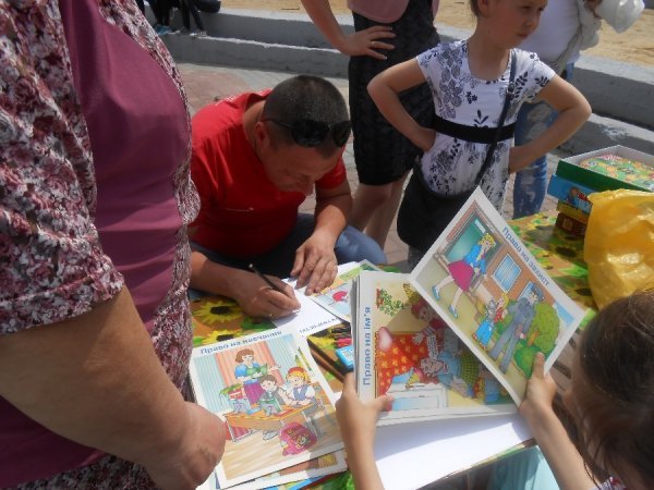 Луцькі бібліотекарі влаштували свято для дітей. ФОТО