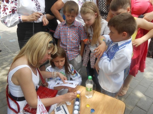 Луцькі бібліотекарі влаштували свято для дітей. ФОТО