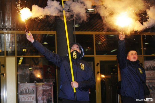 Фаєри, смолоскипи, гасла: Луцьком пройшла хода. ФОТО