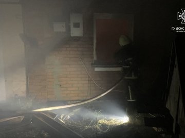 На Волині через замикання електромережі та несправний димар горіли дві літні кухні 