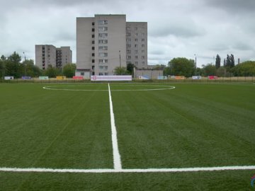 У Ковелі завершують будувати найбільше в області футбольне поле зі штучним покриттям 