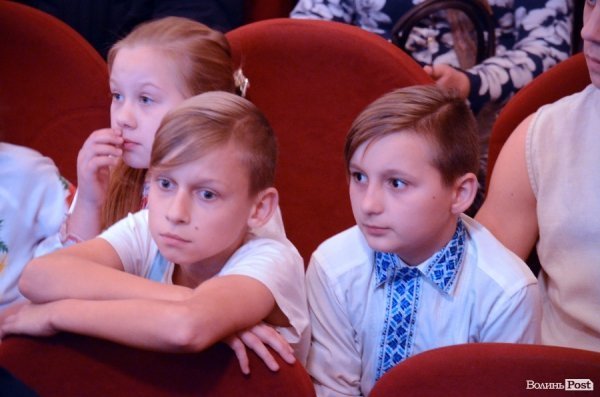 У Луцьку козаки показали свою майстерність в бойовому гопаці.ФОТО