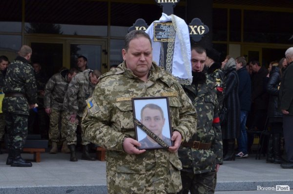 У Луцьку прощалися із загиблим «кіборгом». ФОТО