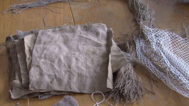 Волинські волонтери розповіли про техніку створення маскувальних костюмів для військових. ФОТО. ВІДЕО