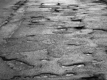 У селі на Волині  люди погрожують перекрити шлях через жахливу дорогу. ВІДЕО