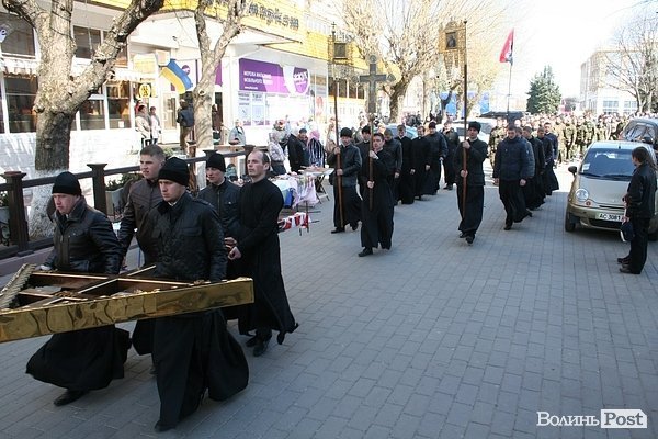 У Луцьку освятили місце під каплицю Небесної сотні. ФОТО