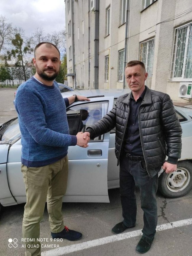 Автомобілі, комп'ютери, меблі: Луцька райрада допомагає громадам та поліції