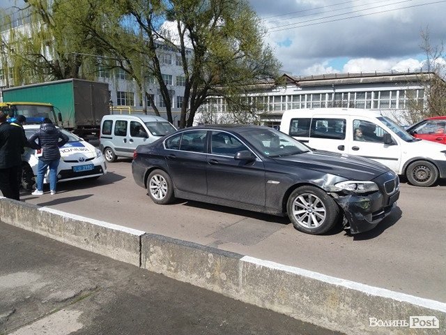 На луцькому мосту – дві аварії одночасно