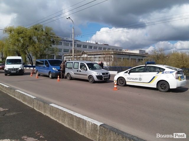 На луцькому мосту – дві аварії одночасно