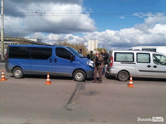 На луцькому мосту – дві аварії одночасно