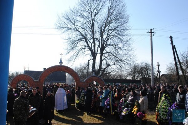 На Волині попрощалися із загиблим бійцем. ФОТО