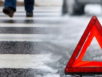 54-річна лучанка на пішохідному  переході збила пенсіонерку: її госпіталізували до лікарні