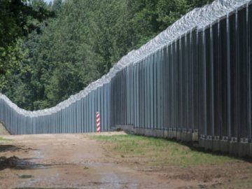 Польща планує перекинути на кордон з Білоруссю ще тисячу солдатів