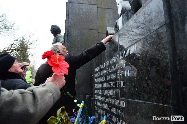 У Луцьку вшанували в'язнів концтаборів. ФОТО