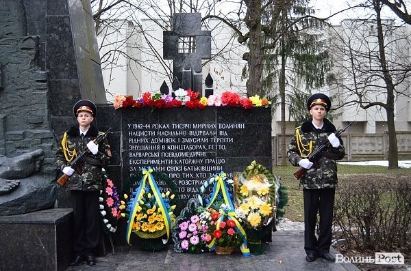 У Луцьку вшанували в'язнів концтаборів. ФОТО