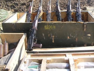 Бійці 51-ої бригади знайшли склад зброї терористів. ФОТО