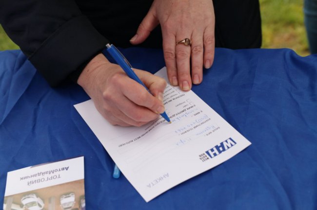 Луцька компанія WEST AUTO HUB розігрує iPhone X на фестивалі ретро-автомобілів  у столиці*