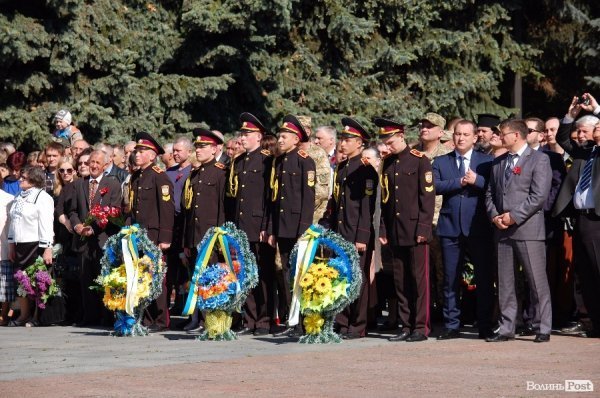 9 травня у Луцьку: квіти, сльози та молитви. ФОТО