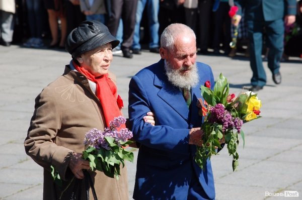 9 травня у Луцьку: квіти, сльози та молитви. ФОТО