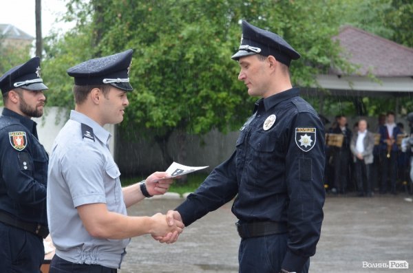 У Луцьку поліцейські отримали нові погони і звання. ФОТО
