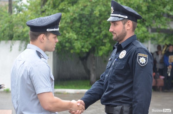 У Луцьку поліцейські отримали нові погони і звання. ФОТО