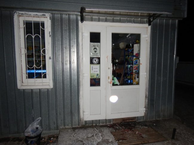 Розбив скло у дверях: 25-річний волинянин пограбував магазин. ФОТО