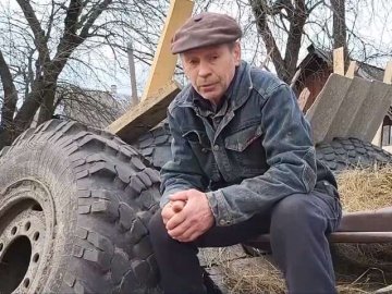 Мешканець Київщини подарував ЗСУ вкрадену у росіян військову вантажівку