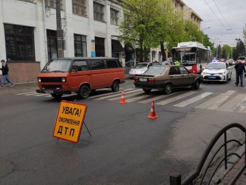 У Луцьку на Винниченка на пішохідному переході водій збив жінку. ФОТО