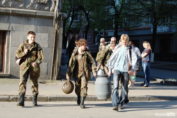 До волинського лісу відправили 130 камуфльованих молодиків