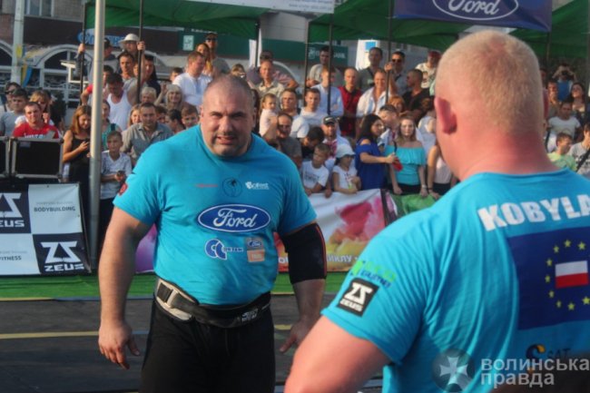 Збірна України зі стронгмену у Луцьку перемогла збірну Європи. ФОТО