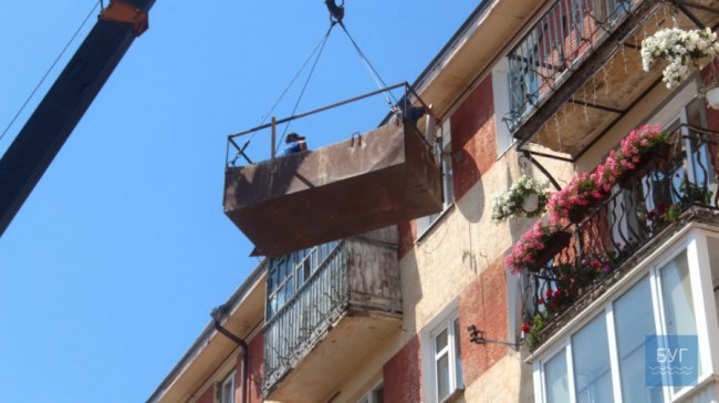 У центрі Володимира укріплюють аварійну багатоповерхівку. ФОТО