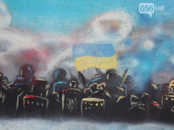 У Дніпропетровську з'явилася стела «Небесній сотні».ФОТО