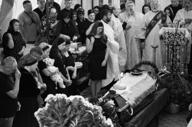 У Луцьку попрощалися із загиблим офіцером Максимом Мартиновим. ФОТО