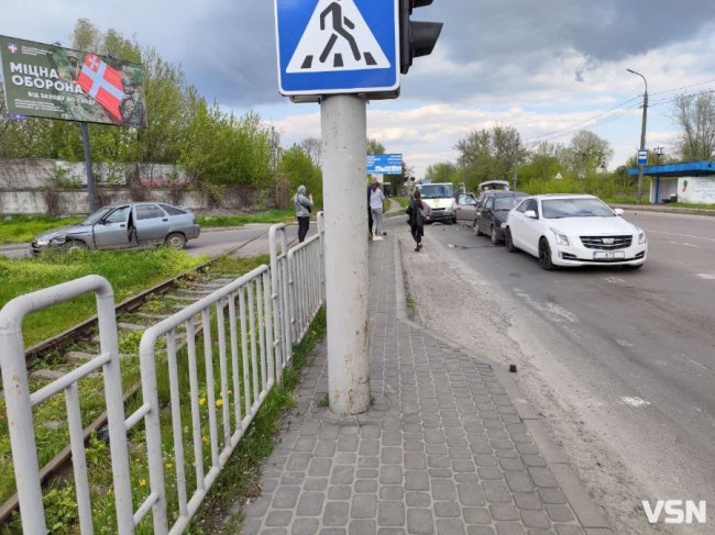 Аварія на луцькому перехресті: три автівки в‘їхали в «кадилак». ФОТО