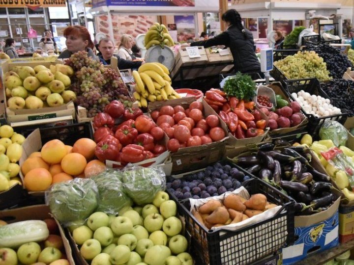 Найбільше здорожчали фрукти: як за місяць змінились ціни на Волині