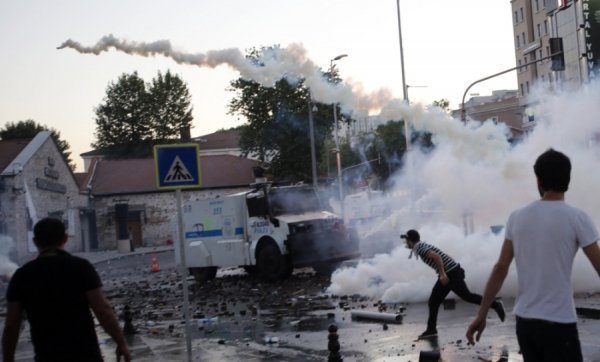 Масові заворушення в Туреччині: двоє людей загинули, тисячу затримали. ФОТО