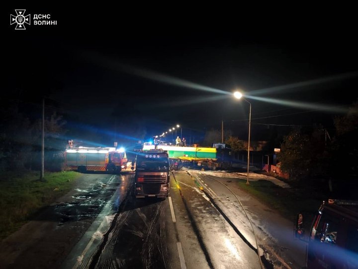 Аварія на Волині: легковик влетів у бензовоза