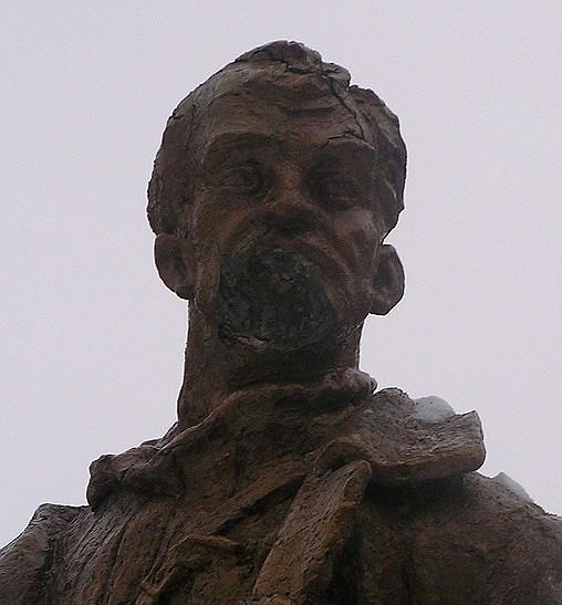 У Здолбунові розбили памʼятник радянському партизану. ФОТО