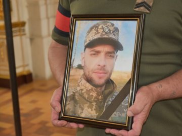Лучани провели в останню дорогу загиблого 37-річного Героя Дмитра Гончарука