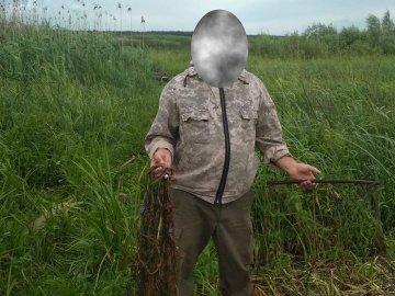 У нацпарку на Волині затримали браконьєра, який ловив рибу сіткою 