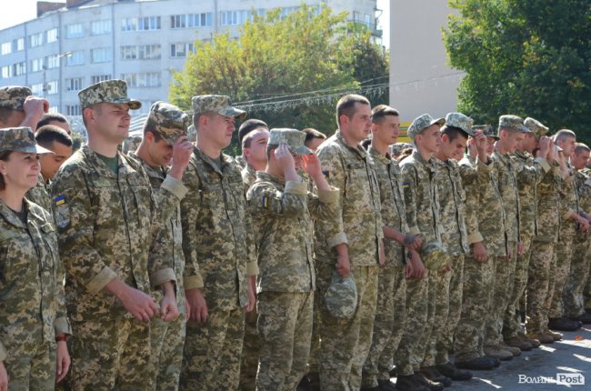 «Вітаємо вдома»:  Луцьк зустрів військових авіаторів. ФОТО