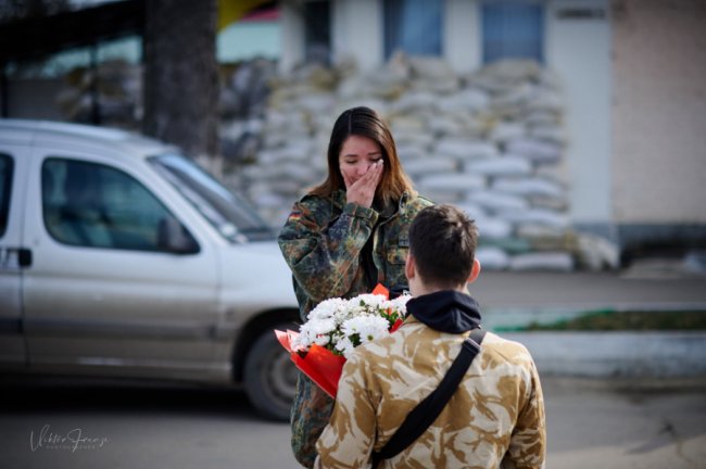 Війна коханню не завада: на Рівненщині одружилися військовослужбовець та волонтерка