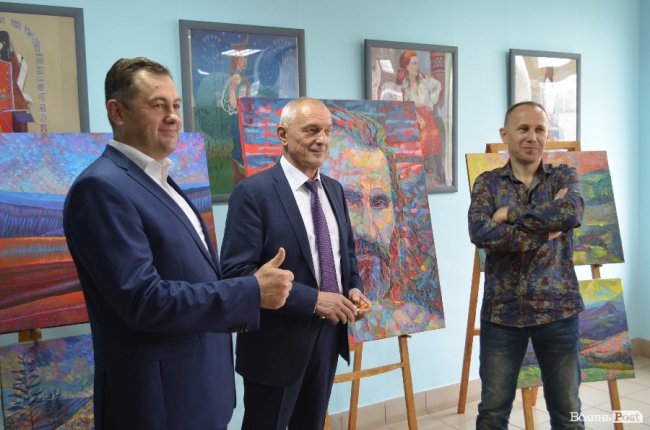 «Надихає саме життя»: у Луцьку відкрили яскраву виставку картин. ФОТО