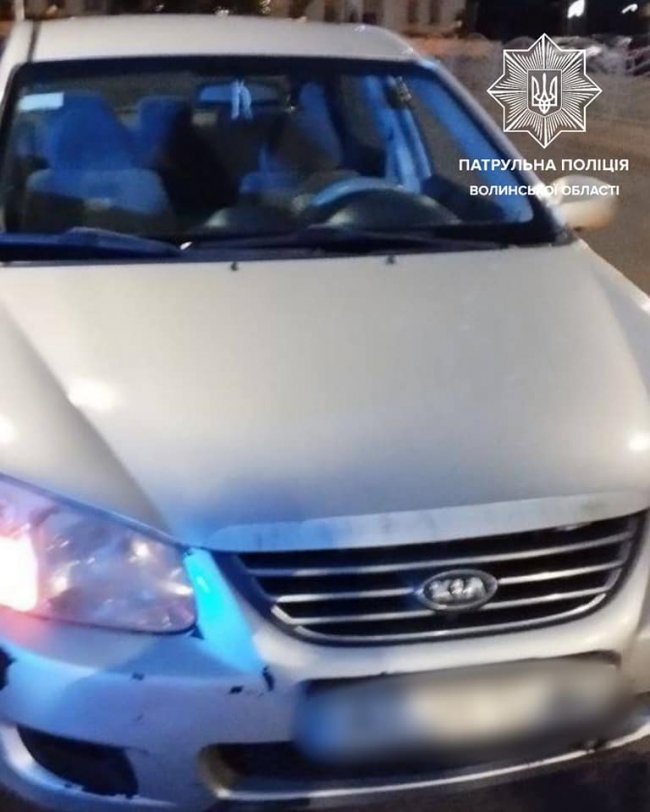 У Луцьку люди затримали п'янючого водія просто посеред дороги