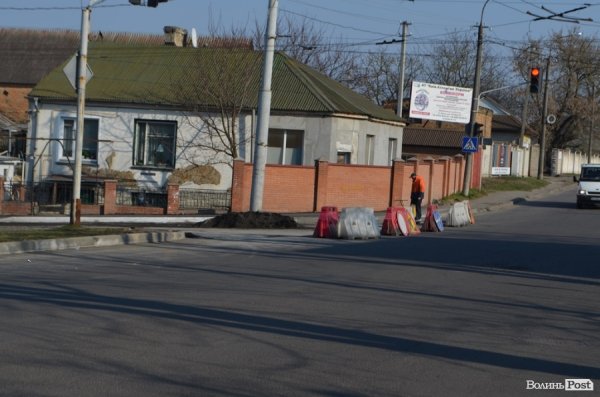 Новий асфальт – старі проблеми: Романюк похвалився відремонтованою дорогою. ФОТО