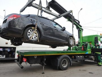 На Волині поліцейські вилучили три авто з підробленими документами та «кустарними» номерами