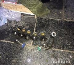 Гроші, зброя та «закладки»: у Луцьку затримали «наркоділка». ФОТО