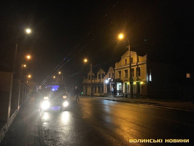 Авто у Луцьку збило 2 людей. ФОТО